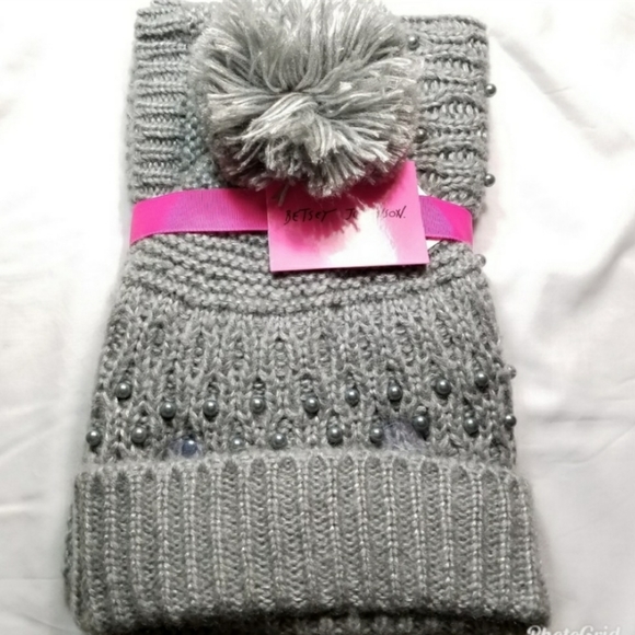 betsey johnson snood and beanie